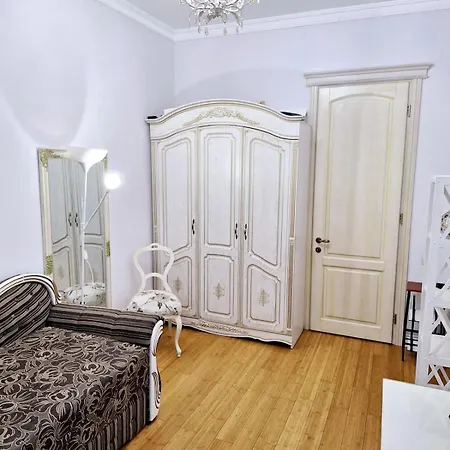 Apartament антик-апартаменты Odessa